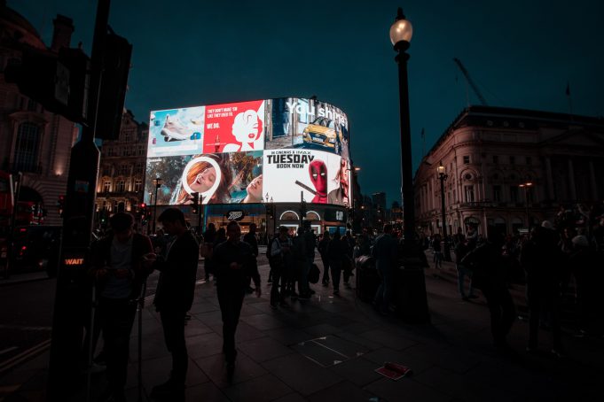 Początki reklamy: od starożytności do renesansu