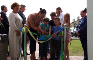 Jeleń z nową świetlicą wiejską