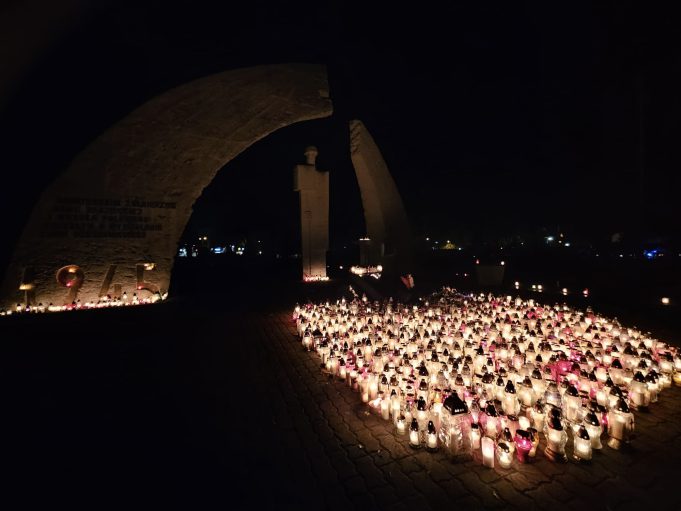 Szczecinecki cmentarz nocą