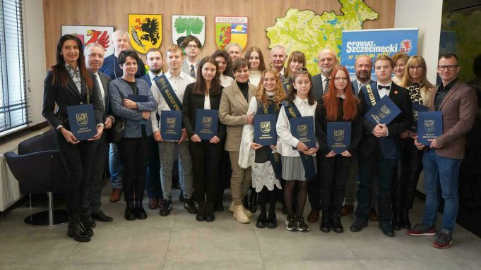 Stypendia i nagrody starosty przyznane
