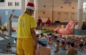 Jubileusz i mikołajki Miejskiego Klubu Pływackiego