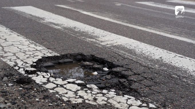 Pozimowe łatanie dziur w Szczecinku