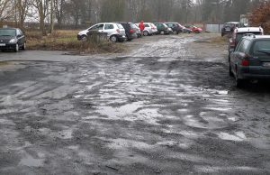 Parking przy szpitalu z wyremontowanym dojazdem