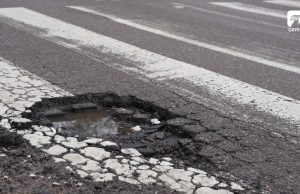 Pozimowe łatanie dziur w Szczecinku