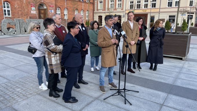 Komitet Douglasa z poparciem Trzeciej Drogi