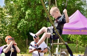 Magicznie i cyrkowo na powiatowym święcie najmłodszych