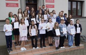 Absolutorium dla burmistrza i nagrody dla najzdolniejszych uczniów