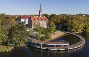 Na zamkowy pomost wróci porządek