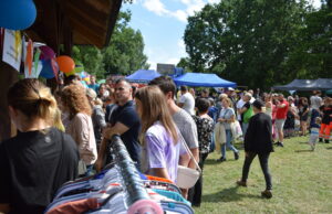 Rodzinnie i charytatywnie – Festyn Parafialny w Iwinie