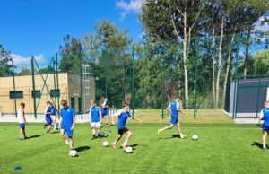 Boisko ze sztuczną nawierzchnią już tętni życiem