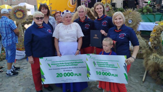 Gospodynie z Łubowa i Juchowa nagrodzone przez marszałka