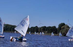 Wojtek Lisiecki na podium regat w Żninie