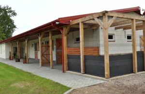 Budynek inwentarski z ekologicznymi źródłami ciepła