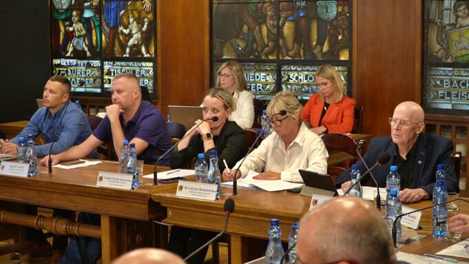 Sesja pełna kontrowersji, blamaż większości radnych