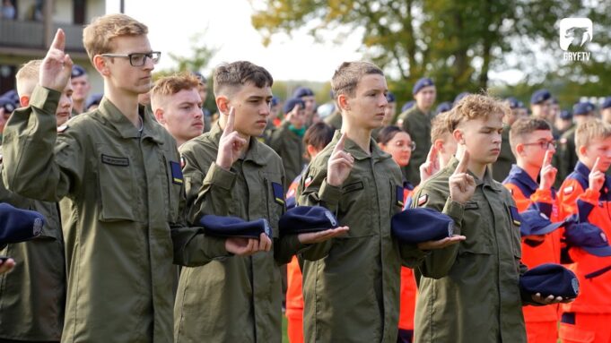 Ślubowanie klas mundurowych w białoborskiej Siódemce