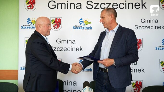 Umowa na budowę hali sportowej w Parsęcku