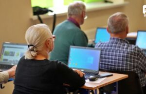 Barwiccy seniorzy bezpieczniejsi w sieci