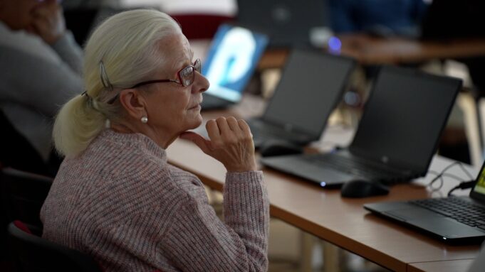 Borneńscy seniorzy bezpieczniejsi w sieci
