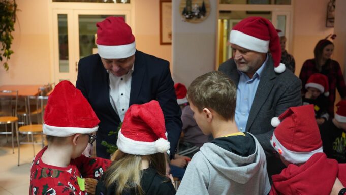 Starostowie w roli mikołajów oraz… elfów
