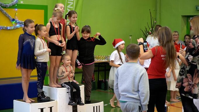 Mikołajkowe Zawody w Akrobatyce Sportowej i Fitness
