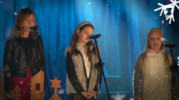 Przekażmy sobie znak pokoju – SP Stary Chwalim – Koncert Świąteczny w Barwicach