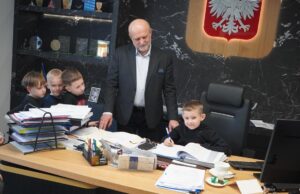 Przedszkolaki z wizytą w Starostwie Powiatowym