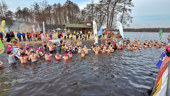 Gorąca atmosfera w lodowatej wodzie
