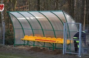 Nowe wiaty na boisku w Żółtnicy