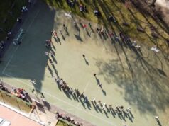 Uczniowie Elki radośnie przywitali wiosnę