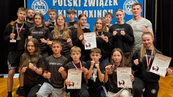 Zawodnicy AS Spider z medalami mistrzostw kraju