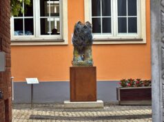 Artystyczna „Roślina” zakwitła na dziedzińcu Urzędu Miasta