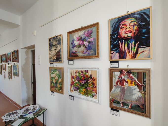 Osobliwości w borneńskiej Art Galerii