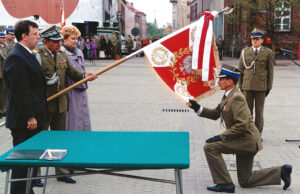 Sztandar szczecineckich żołnierzy, który jest już w Warszawie