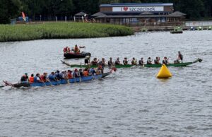 Regaty smoczych łodzi, rejsy po jeziorze, koncerty. Finał wakacji nad Trzesieckiem