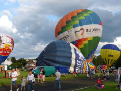 Balony poszybują nad Trzesieckiem