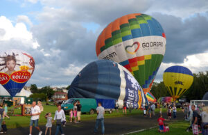 Balony poszybują nad Trzesieckiem