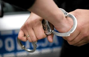 Graficiarz z narkotykami w rękach Policji