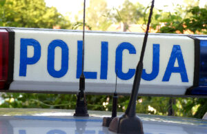 Okradły seniorkę prosząc o jedzenie dla dziecka