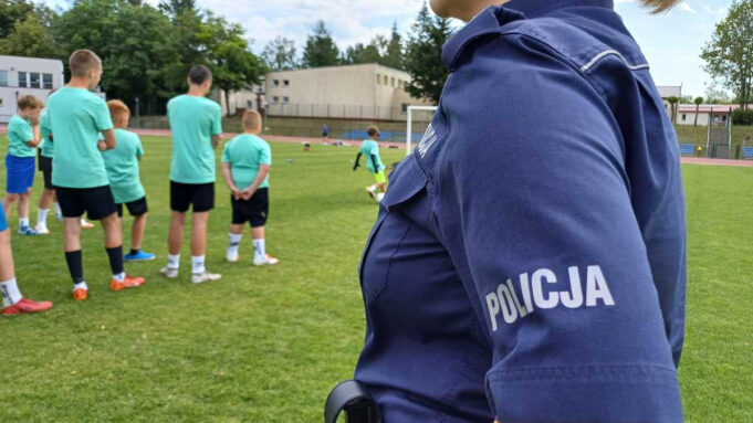 Policja z Sanepidem wizytuje obozy
