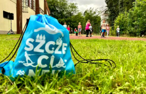 Wakacje spędzają w… szkole!