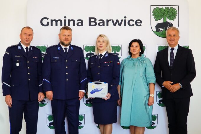 Gmina Barwice wspiera miejscową Policję