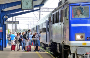 Kolej rośnie w siłę. Szczecinecki dworzec przyciąga pasażerów