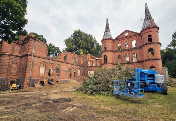 Ruszyły prace przy zabezpieczeniu ruin pałacu w Juchowie