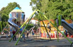 Modernizacja i doposażenie placów zabaw coraz bliżej