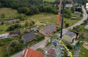 Montaż iglicy Kościoła pw. św. Antoniego w Juchowie