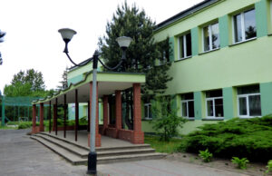 Nowoczesne boisko z zadaszeniem przy ZST w Szczecinku