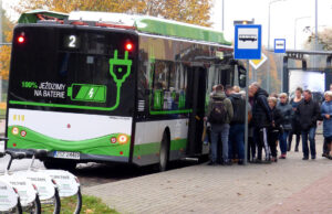 Więcej autobusów na Wszystkich Świętych