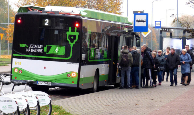 Więcej autobusów na Wszystkich Świętych