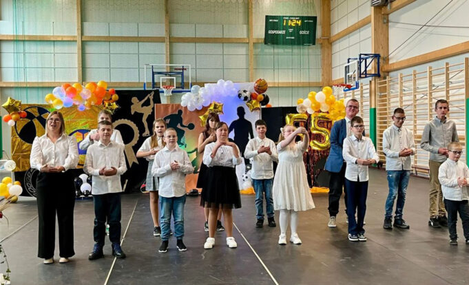 Ma 55 lat, nową, piękną halę sportową i gabinety do zajęć rewalidacyjno-wychowawczych