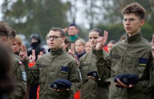 Ślubowanie klas mundurowych w ZS nr 7 w Białym Borze (2025)